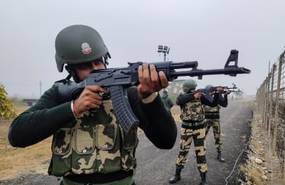 पाकिस्तान ने किया सीजफायर का उल्लंघन, LoC पर 40 मिनट तक अंधाधुंध गोलीबारी