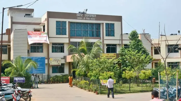 जमशदेपुर सदर अस्पताल की व्यवस्था ध्वस्त, दवा को तरस रहे मरीज, ट्रांसफर-टेंडर में व्यस्त है सिविल सर्जन !