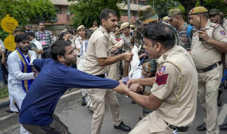 प्रदर्शनकारियों पर FIR वापसी पर सस्पेंस, कानूनी प्रक्रिया, जन-जवाबदेही और अधिकारों के बीच फंसा मामला