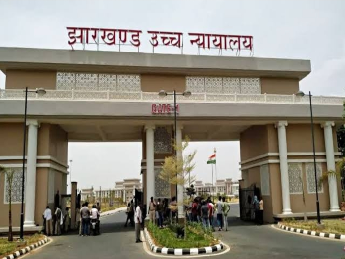 झारखंड हाईकोर्ट का बड़ा फैसला: आदिवासी जमीन हस्तांतरण को अनंत काल तक चुनौती नहीं दी जा सकती