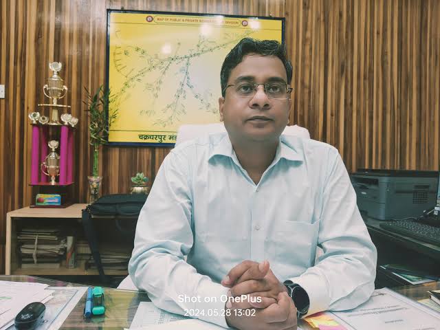 SER : चक्रधरपुर रेल मंडल में ‘ट्रांसफर पॉलिसी’ पर SDGM का मौन! रोटेशन नीति को ताक पर रख चहेतों पर मेहरबान Sr DCM, 90 दिनों में ‘मर्सी’ के खेल से ‘मनपसंद’ सीटों पर वापसी