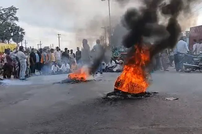 BIHAR BAND : नीट पेपर लीक और लाठीचार्ज के विरोध में उबला राज्य, सिवान में फायरिंग, कई जिलों में हिंसक झड़पें