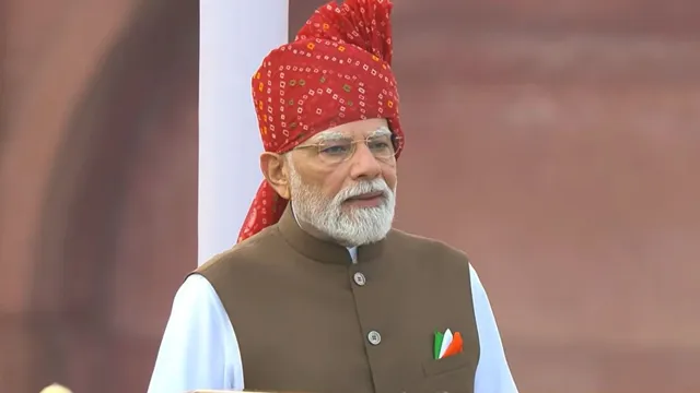 लाल किले से पीएम मोदी का बड़ा ऐलान: 2047 तक विकसित भारत का लक्ष्य, 12 वर्षों में रक्षा उत्पादन 4 गुना और डिजिटल लेन-देन 100% बढ़ा