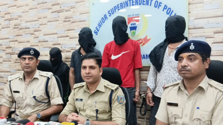 SIR कर्मी बनकर लूट पाट करने वाले गिरोह के चार सदस्य गिरफ्तार, महिला को बंधक बनाकर दिया था घटना को अंजाम