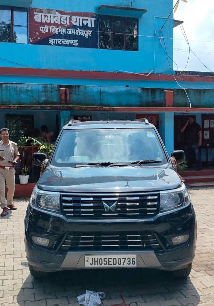 Jamshedpur: बागबेड़ा में अवैध महुआ शराब की तस्करी का खुलासा, कार की डिक्की से 330 लीटर शराब बरामद, दो गिरफ्तार