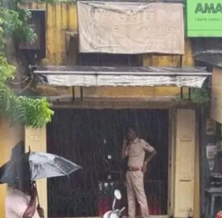 Jamshedpur में लगातार दूसरे दिन बड़ी वारदात! गोलमुरी में ही केनरा बैंक के बाद अब ज्वेलरी शॉप में चोरी, ताला तोड़कर घुसे चोर, गहने लेकर हो गए फरार