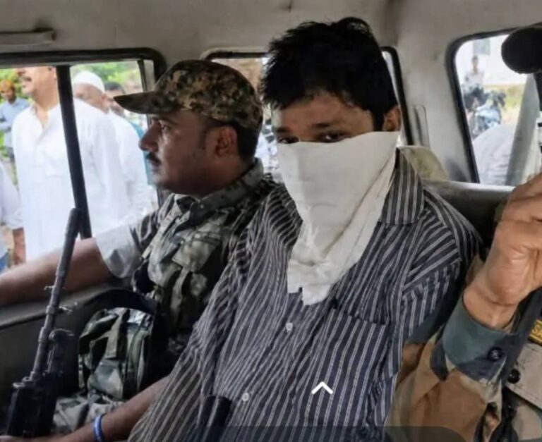 ACB ने 15,000 रुपये रिश्वत लेते राजस्व कर्मचारी को रंगे हाथ किया गिरफ्तार, जमीन के दाखिल-खारिज की प्रक्रिया पूरी करने के लिए मांगे थे 30,000 रुपये