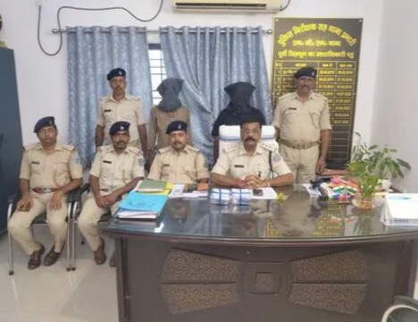 JAMSHEDPUR: नकली पुलिसकर्मी बनकर 25,600 रुपये की कर ली ठगी, असली पुलिस ने दो आरोपियों को किया गिरफ्तार