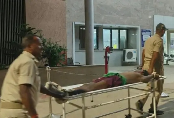 JAMSHEDPUR: बेटे के जन्म की खुशी में दोस्त ने पिलाई शराब, नशे में धुत होकर पहुंचा MGM अस्पताल, जमकर मचाया उत्पात