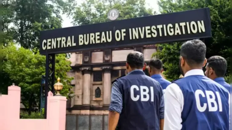 CBI ने आय से अधिक संपत्ति मामले में पूर्व आयकर आयुक्त और CISF में उप महानिरीक्षक रहीं उनकी पत्नी के खिलाफ मामला दर्ज किया