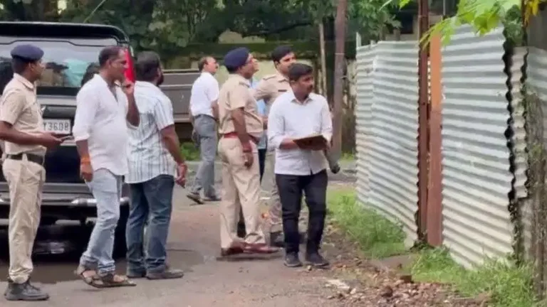 Chakardharpur: चक्रधरपुर रेल मंडल मुख्यालय की रेलवे अकाउंट्स कॉलोनी में रेलकर्मी के साथ मारपीट का मामला, घटना CCTV कैमरे में कैद