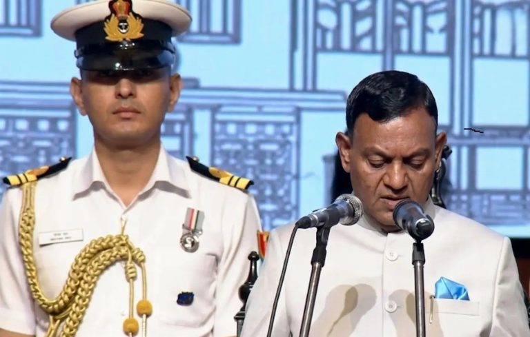 झारखण्ड के वरिष्ठ नेता बृज मोहन राम बने ओडिशा के 28वें राज्यपाल, लोक भवन में ली शपथ